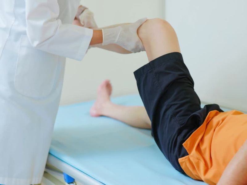 Fizioterapija, uključujući krioterapiju, ultrazvuk, laser i elektroterapiju, ubrzava oporavak i smanjuje bol.